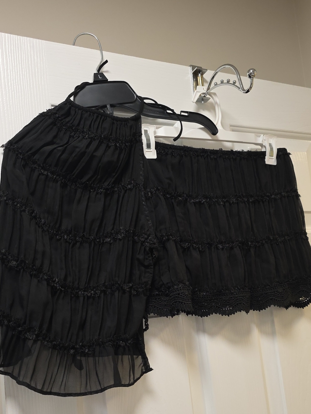 SHEIN Black Tiered Lace-Trim Mini Skirt